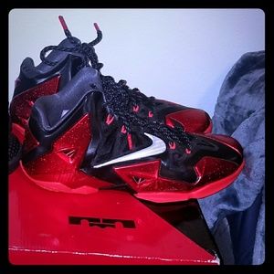 Lebrons 11 'Away' (with box)